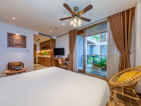 Bonny Boutique Hotel Da Nang - Deluxe King Studio with Balcony